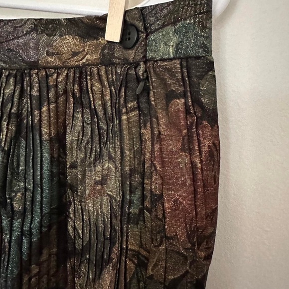 Black and Green Metallic Skirt with Floral Pattern - Picture 4 of 4